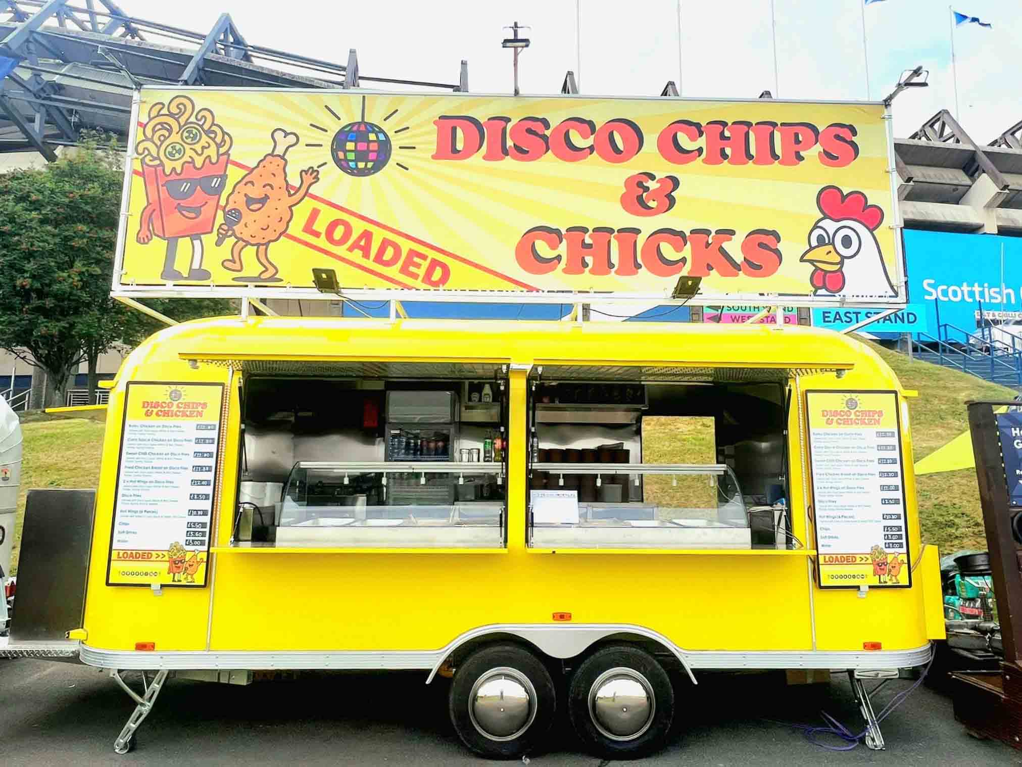 Qingfeng Food Trailer Debüt heyrətləndirir! Müştəri Yüksək Dizaynlı Səyyar Mətbəx Təsliminin Sevincini Yakalayır